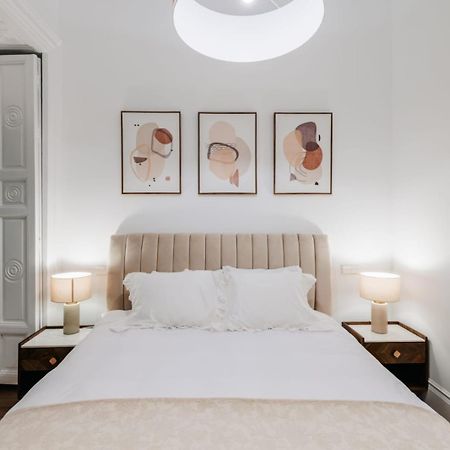 Stunning Apartment Near Gran Via Metro Madrid Extérieur photo