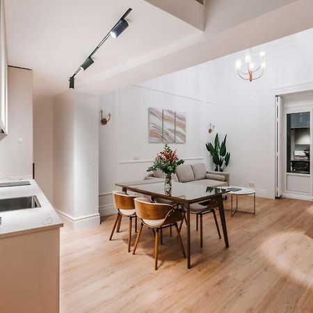 Stunning Apartment Near Gran Via Metro Madrid Extérieur photo
