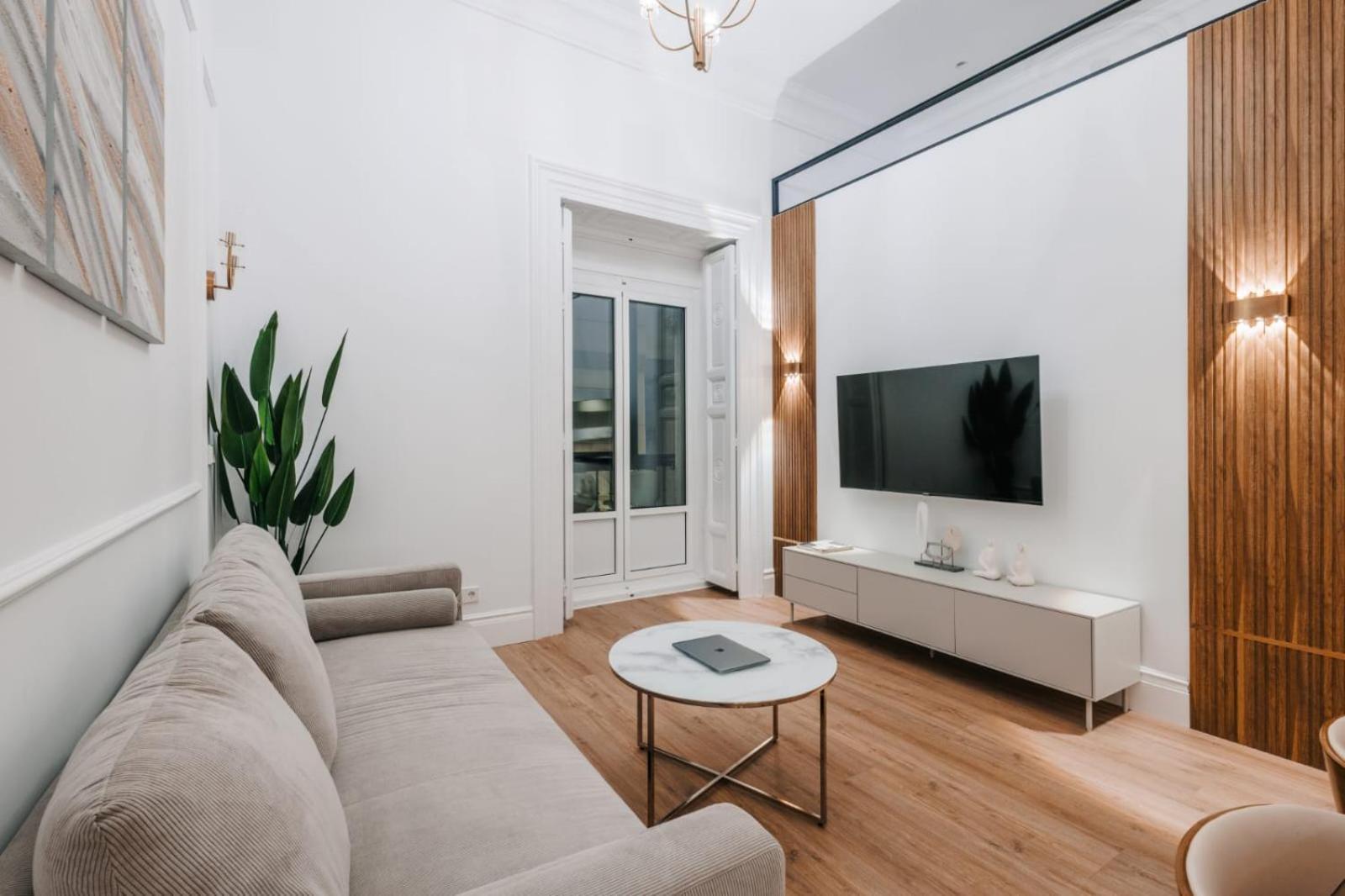Stunning Apartment Near Gran Via Metro Madrid Extérieur photo