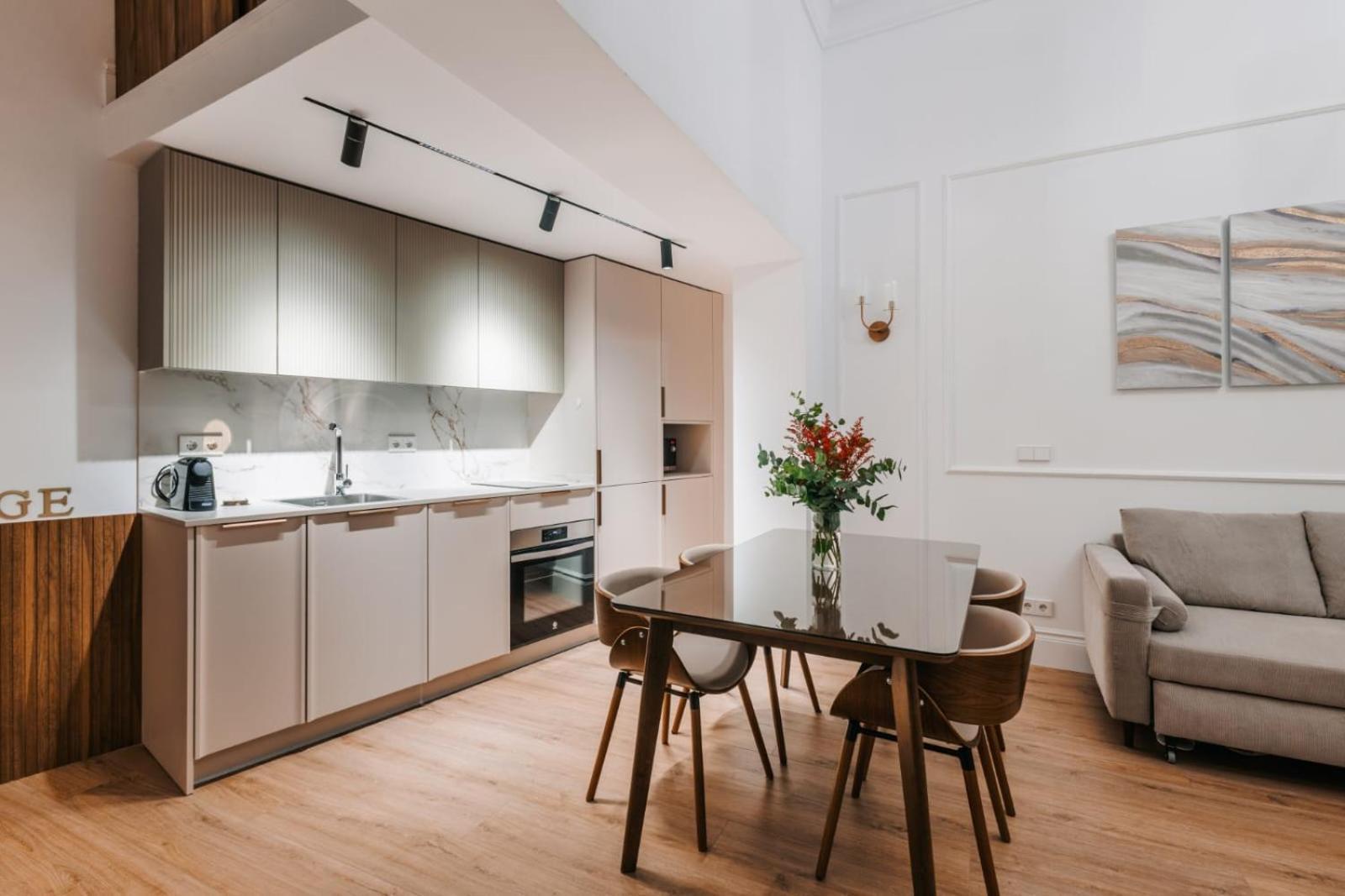 Stunning Apartment Near Gran Via Metro Madrid Extérieur photo
