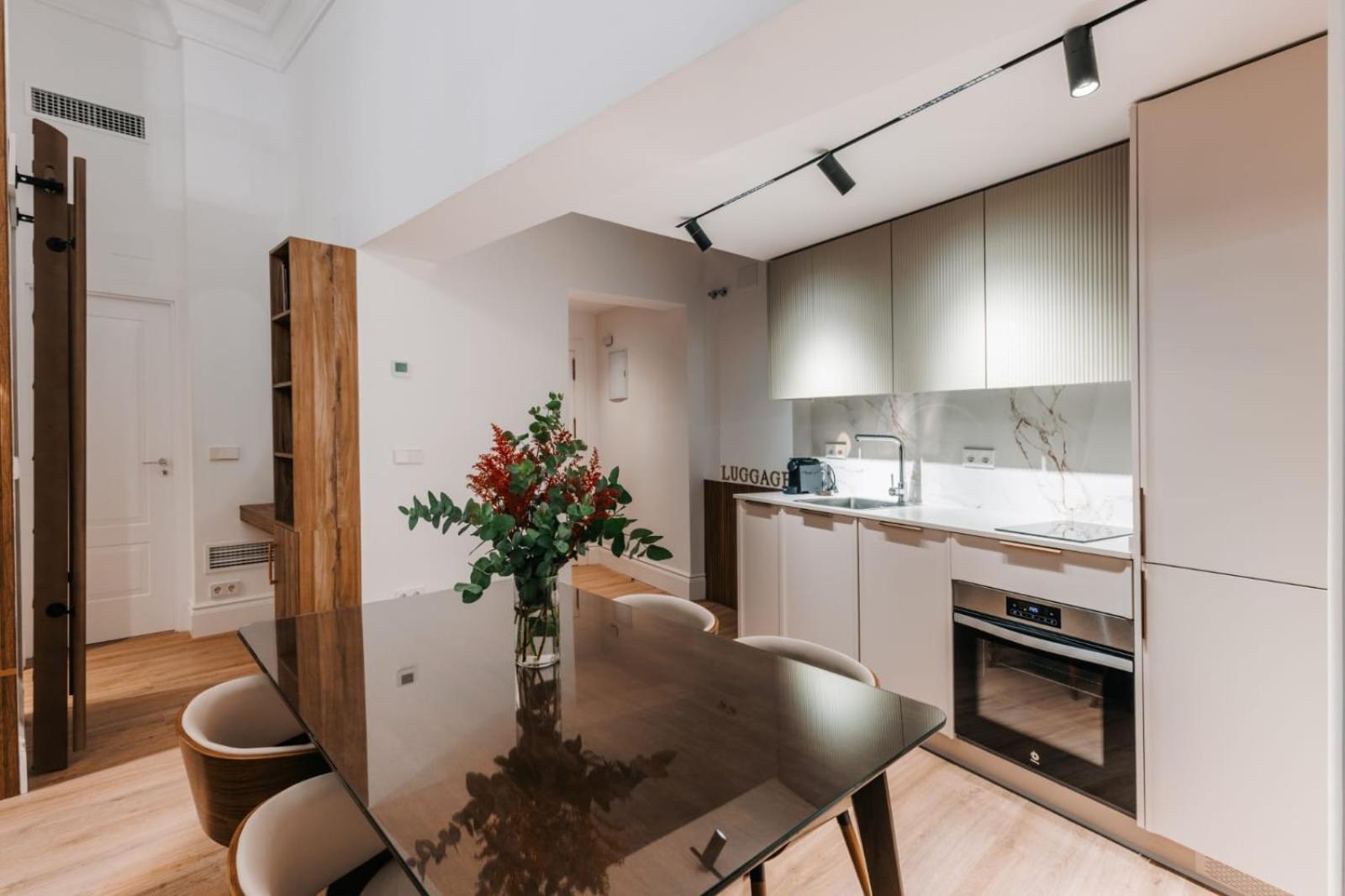 Stunning Apartment Near Gran Via Metro Madrid Extérieur photo